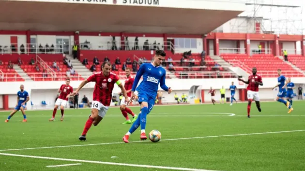 Ianis fără gol, dar avertizat