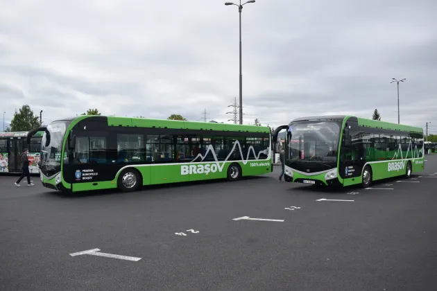 Autobuzele electrice au apărut și pe linia 32. În Brașov, astfel de vehicule mai circulă pe liniile 15, 22, 23B, 34 și 36