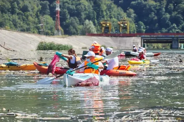 11 septembrie, ora 9: Se caută voluntari pentru o ecologizare cu măşti şi mănuşi pe malul Oltului