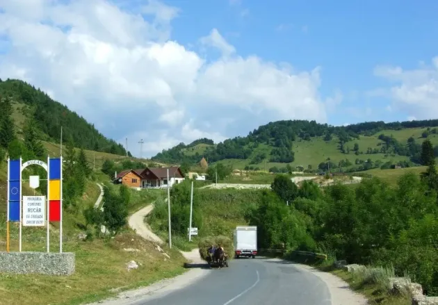 Tineri din Viştea şi Victoria, trimişi în judecată după un scandal la Rucăr