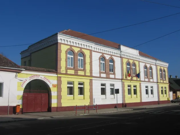 Din 21 septembrie, elevii și preșcolarii din Ghimbav se întorc în sălile de clasă, conform „scenariului galben”. Decizia a fost luată de Comitetul Județean pentru Situații de Urgență Brașov