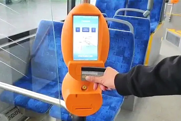 RATBV introduce plata biletului direct din autobuz, cu ajutorul cardului