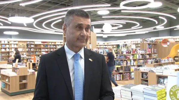 Primul client al librăriei din mall