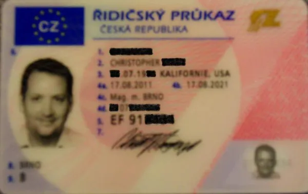 Ulciorul chiar n-a mers de două ori la apă: Luni a păcălit poliţiştii cu permis fals din Cehia, marţi a mai încercat o dată...