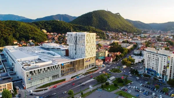 Tocmiţi 6 ani, pentru actele parcării de vizavi de mall, la AFI