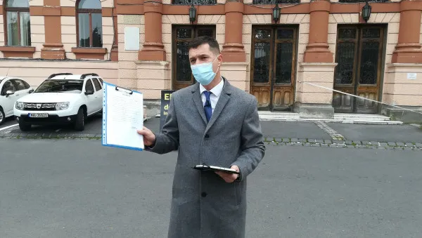 Erwin Albu s-a dus la notar să promită că nu va renunţa la „independenţă” dacă va deveni deputat