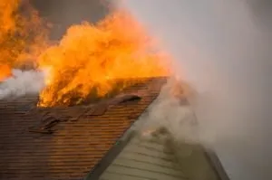 Incendiu la o cabană din Victoria