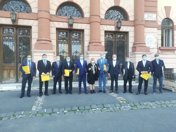 40.000 de semnături date de braşoveni pentru candidaţii PNL la parlamentare