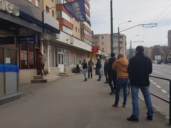 Clienţii Poştei, notificaţi prin SMS la sosirea trimiterilor în oficiile cu asistenţă vamală