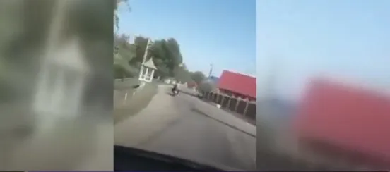 Dumbrăviţa: La 17 ani, pe moped fără carnet, acum are dosar penal