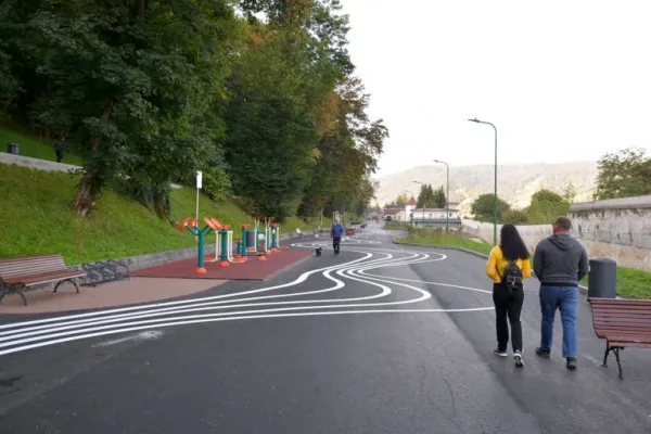 Valabil în municipiul Brașov: Obligatoriu cu mască pe Aleea de sub Tâmpa, strada Mureșenilor și  la orice coadă