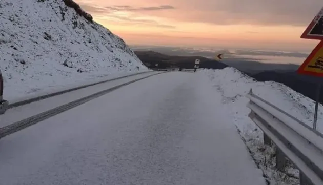 Vremea rea a închis Transalpina mai repede. Mâine, şi Transfăgărăşanul