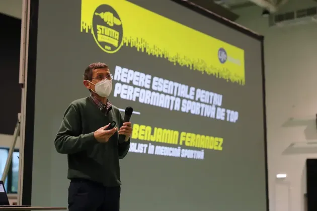 Unul dintre cei mai renumiţi experţi în medicină sportivă, în vizită la o echipă românească de baschet