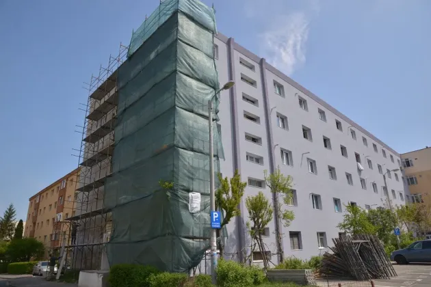 Peste 150.000 de lei pentru supravegherea izolării a 17 blocuri din Braşov