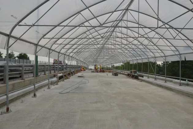 Pasajul Fartec este, deocamdată, tot la stadiul de „ridicare” a primului tronson din cele patru. Lucrarea era programată, iniţial, acum o lună