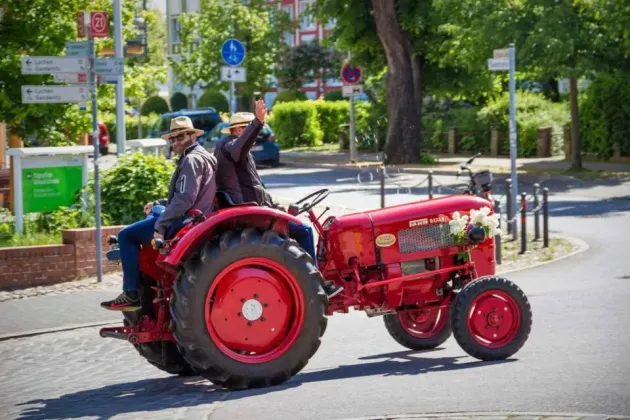 Proiect de lege: Vehiculele lente, care nu depăşesc 25 km/h, vor putea fi înregistrate la RAR