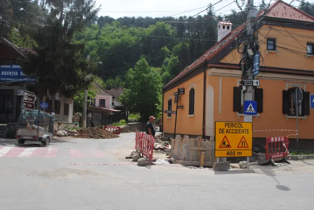 La Râşnov, continuă lucrările de modernizare a infrastructurii rutiere