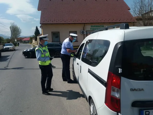Braşov - Covasna, razie „în cascadă”: 80 de şoferi opriţi, 87 de amenzi. 78 pentru viteză!