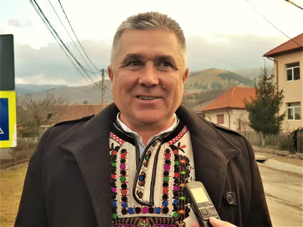 Primar de 18 ani, candidatul Ţării Făgăraşului pentru Parlamentul României. Dumitru Flucuş: „Avem obligaţia morală să ne păstrăm tradiţiile”