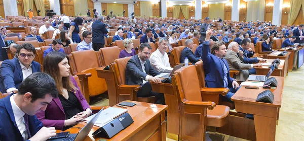 Toţi parlamentarii USR îşi vor prezenta azi demisia pentru a nu beneficia de pensie specială