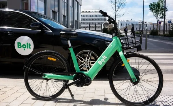 Clever, Uber, acum vine „la cerere” şi Bolt