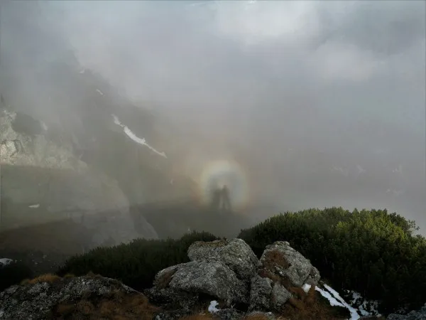 Efectul Gloria, fenomen foarte rar surprins în imagini, în Munţii Bucegi  
