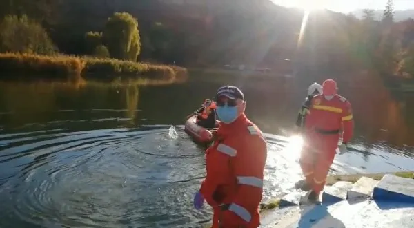 Cu gând de moarte? Femeia care, la miezul nopţii, a ieşit pe uşă şi nu s-a mai întors, a fost găsită ieri, înecată în Lacul Noua