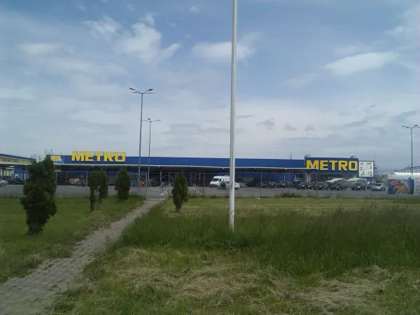 Germanii de la Metro vând magazinele de la Braşov, dar le vor înapoi în chirie
