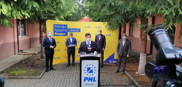 „Braşovenii nu vor să asiste la un război al diplomelor”