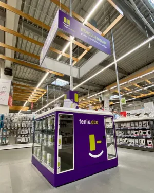Testat la Auchan: Stand-ul Apple şi Samsung la jumătate de preţ