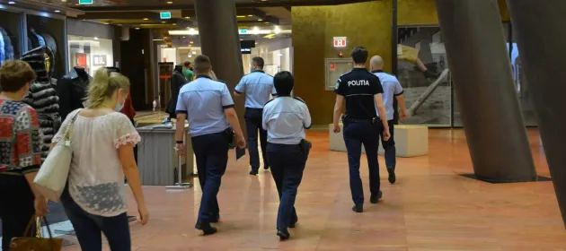 Hotărârea 48 cu „rugăminţile” Prefecturii pentru hypermarketuri, mall-uri şi săli de fitnes: „goliţi” unităţile. Hotărârea e de fapt un avertisment în scris, pentru că anunţă şi „trimitem controalele”