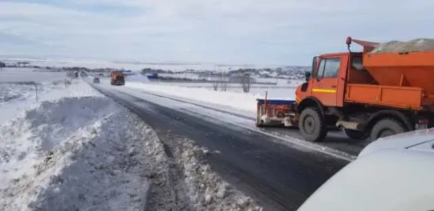 O firmă din Racoş va deszăpezi drumurile naţionale din Braşov:  contract pe 4 ani, în funcţie de cât ninge - până la 50 de milioane de lei