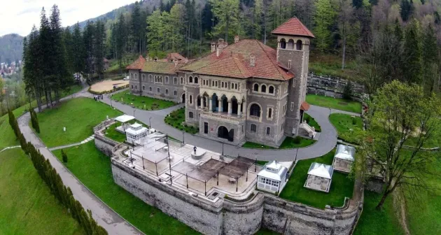 Austriecii şi ruşii care deţin Castelul Cantacuzino din Buşteni intră pe piaţa imobiliară din Braşov