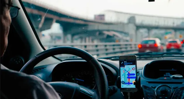 Utilizatorii Uber îşi vor putea programa călătoriile cu până la 30 de zile în avans