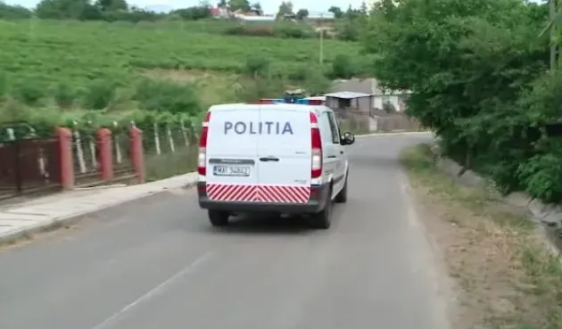 Şinca, 21 de ani, „ridicat pentru puşcărie”: aproape 2 ani pentru că a dat cu pumnii în casa altuia