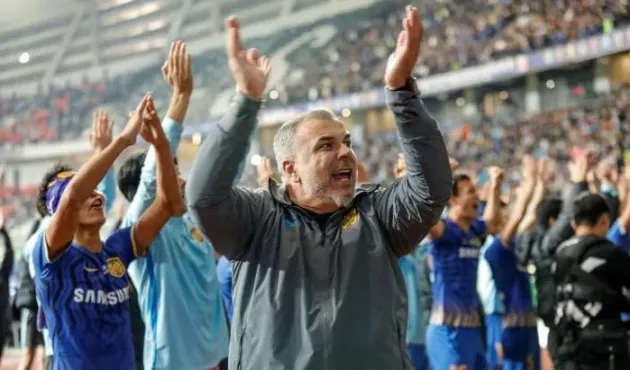 „Grande” Olăroiu, românul care a luat titlul cu Jiangsu Suning în China!