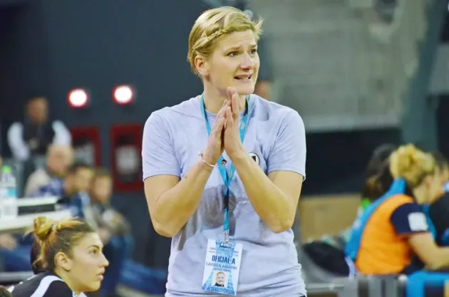 Carmen Amariei o laudă pe Anja Andersen