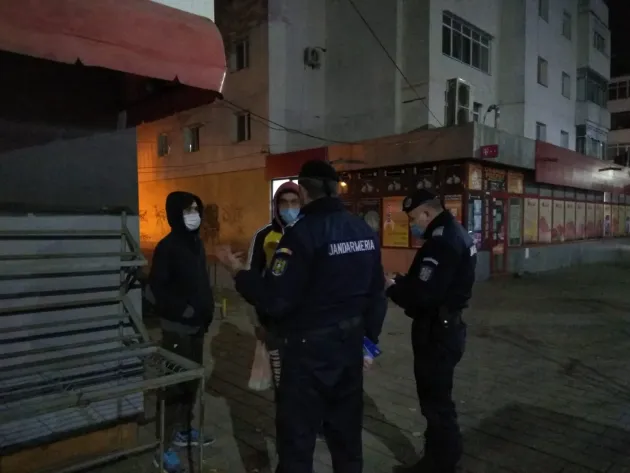 Amenzile zilei: 252 pentru mască, 3 pentru adeverința de noapte şi 1 pentru Covi pozitiv pe stradă