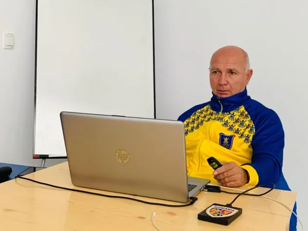 Adrian Szabo, antrenorul coordonator al secţiei de fotbal de la Corona, a predat la cursurile pentru Licenţa PRO, unor nume grele din fotbalul românesc