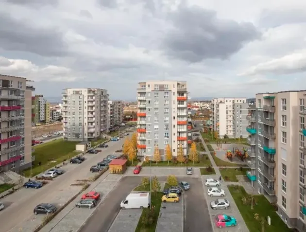 Prima acţiune oficială de „înverzire” pe noile străzi din Tractorul