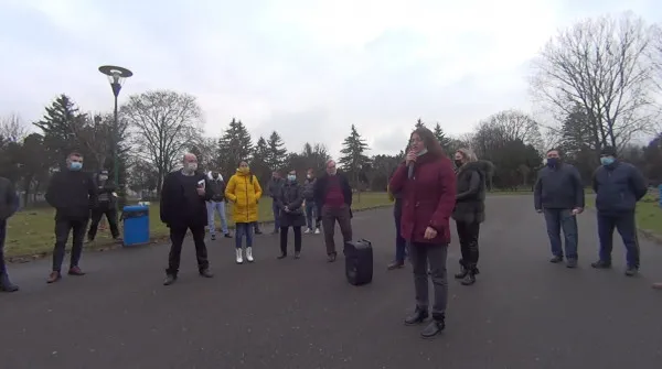 AUR s-a lepădat de Tobă, noul deputat de Braşov e Borta Raluca-Maria. Primul discurs: „Poate vă întrebaţi, de ce nu port eu mască”