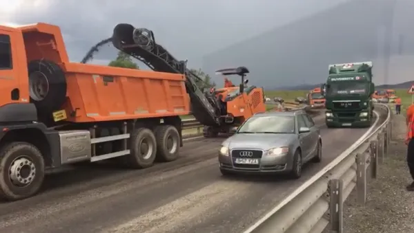 Poliţiştii din Codlea au amendat CNAIR pentru că a reparat DN 1 în weekend
