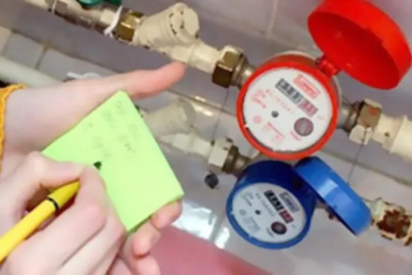 Braşovenii vor plăti mai mult pentru apă de anul viitor. Compania Apa Braşov a „ajustat” tarifele cu rata inflaţiei: + 22 de bani/metru cub