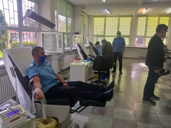 Studenţii de la Medicină fac apel către braşoveni: până în 18 decembrie „Donează sânge, fii erou”