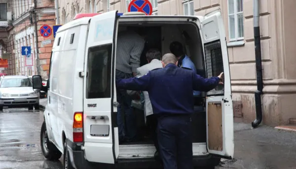 Olandezul care şi-a înfiat băiat pentru sex a beneficiat de clemenţă la Curtea de Apel