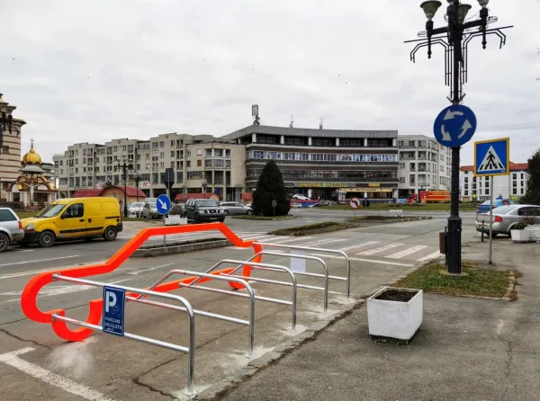 Făgăraşul are o parcare de biciclete... ca o maşină