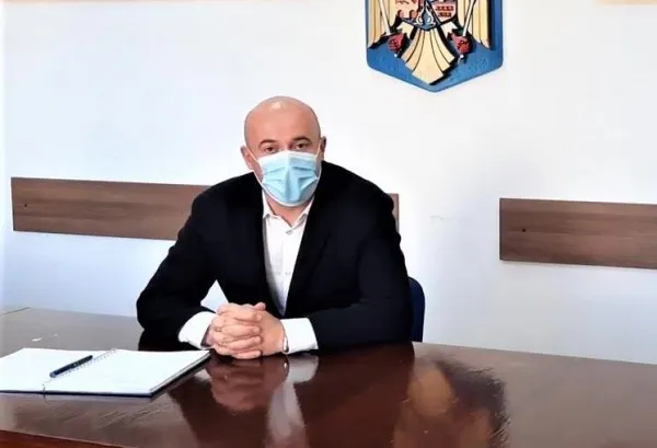Apelul prefectului Brașovului către marile magazine: Mai ușor cu promoțiile de Crăciun, se înghesuie și Covidul la ele