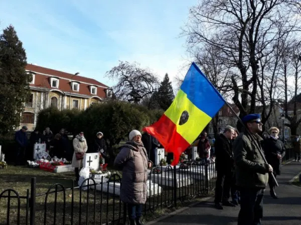 Eroii Revoluţiei, omagiaţi public de maxim 100 de persoane
