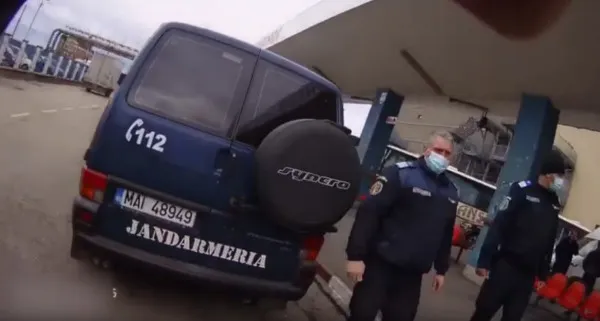 „Mioriţa” din Arad: Doi braşoveni şi un vrâncean l-au bătut măr pe şoferul cu care veneau din Italia