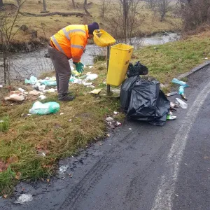 I-au returnat gunoiul pe care-l aruncase pe marginea DN 1. Reacția proprietarului: „Cineva mi-a furat gunoiul”